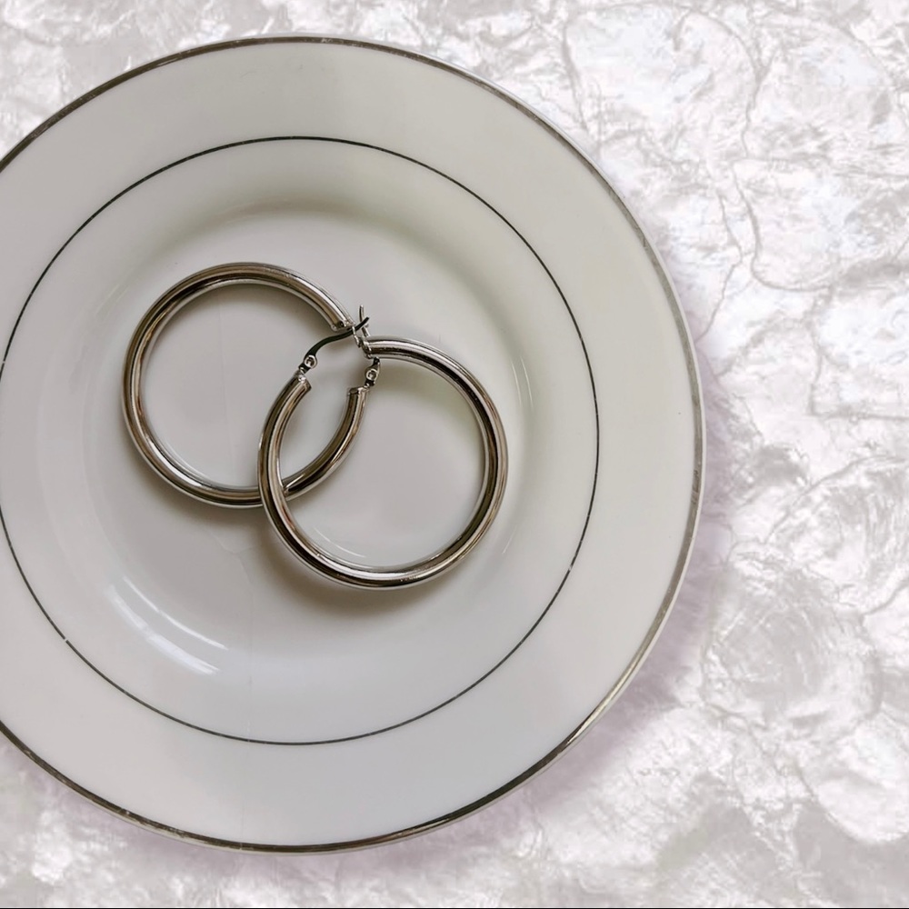 BRAND NEW CHUNKY SILVER HOOP EARRINGS